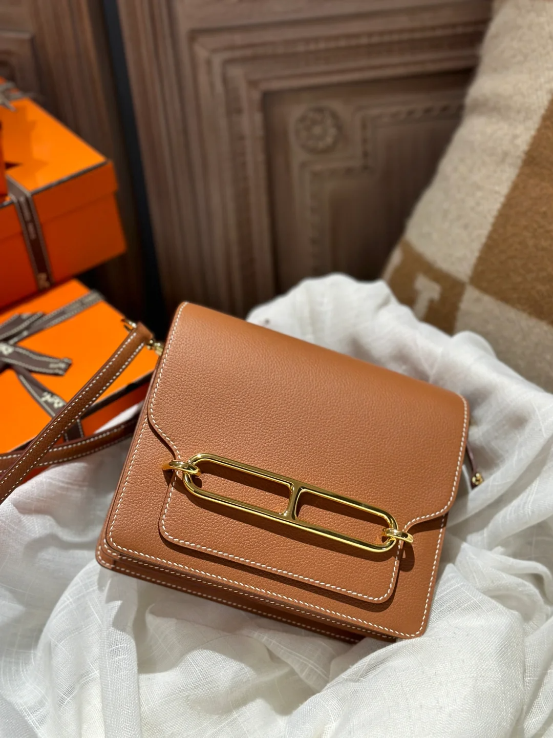 Túi Da Nữ Nắp Gập Khóa Kim Loại Classic