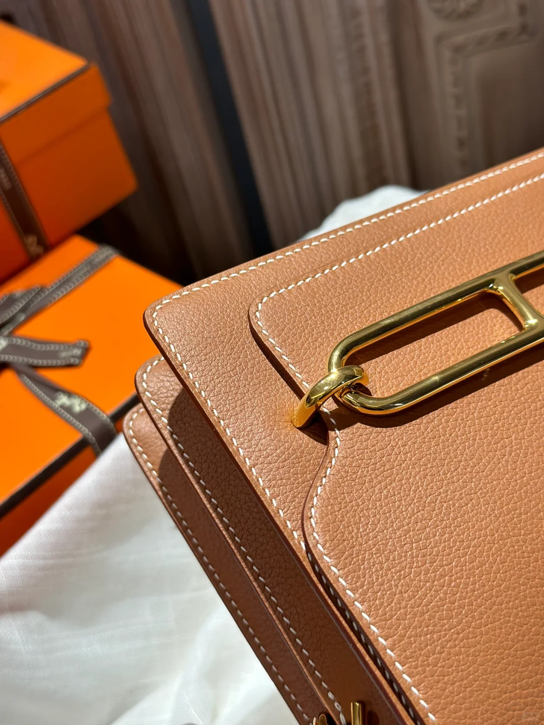 Túi Da Nữ Nắp Gập Khóa Kim Loại Classic