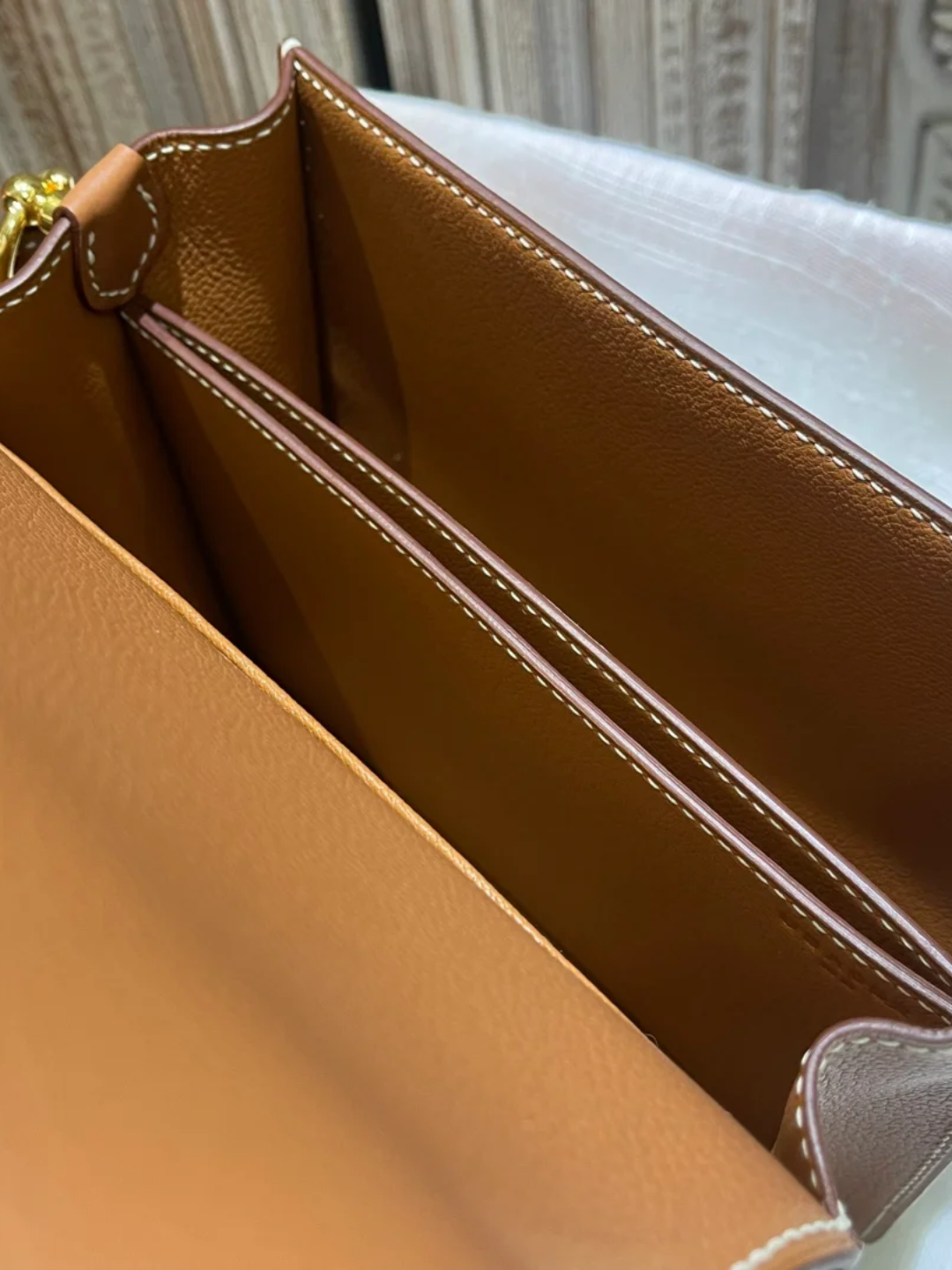 Túi Da Nữ Nắp Gập Khóa Kim Loại Classic